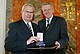 Ordensverleihung im Hohenheimer Balkonsaal: Ehrensenator Dr. Baumeister mit Wirtschaftsminister Ernst Pfister