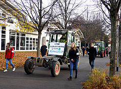 Veraltete Traktoren der Versuchsstation Agrarwissenschaften begleiteten den Demonstrationszug. | Bildquelle: Universität Hohenheim / Florian Leonhardmair