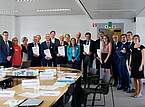 Gruppenfoto von der Gründung der European Bioeconomy University | Bildquelle: Universität Hohenheim / Iris Lewandowski
