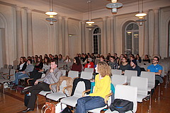 Rund 40 Studierende bei den Vorträgen in der Aula ... | Bildquelle: Universität Hohenheim / Tatjana Junge